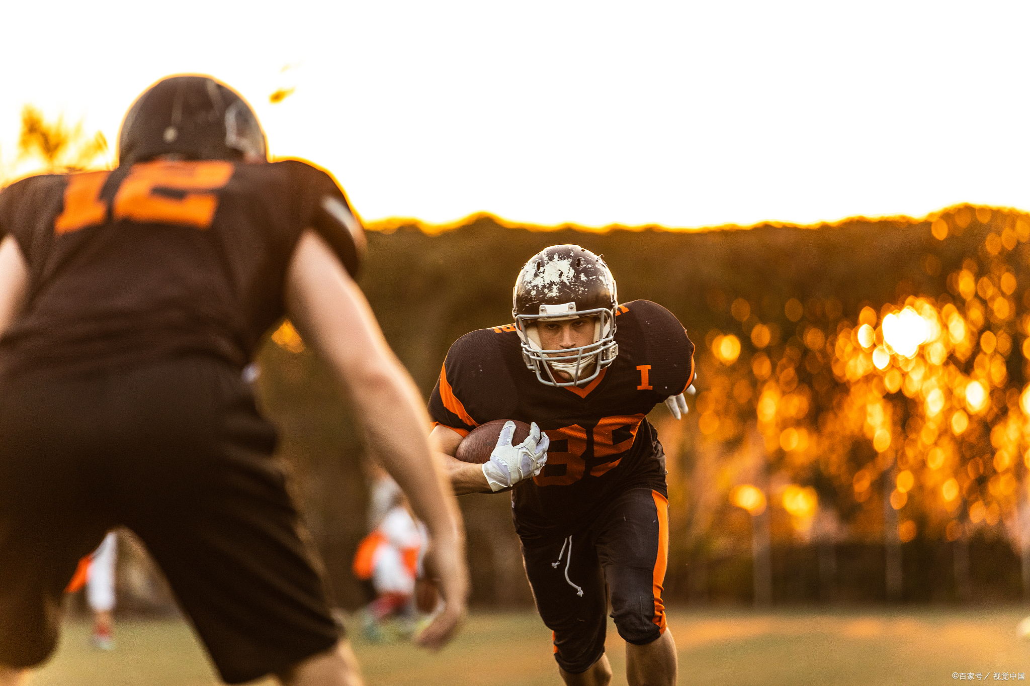 运动员的心理战：比赛中的防守策略与心理调适