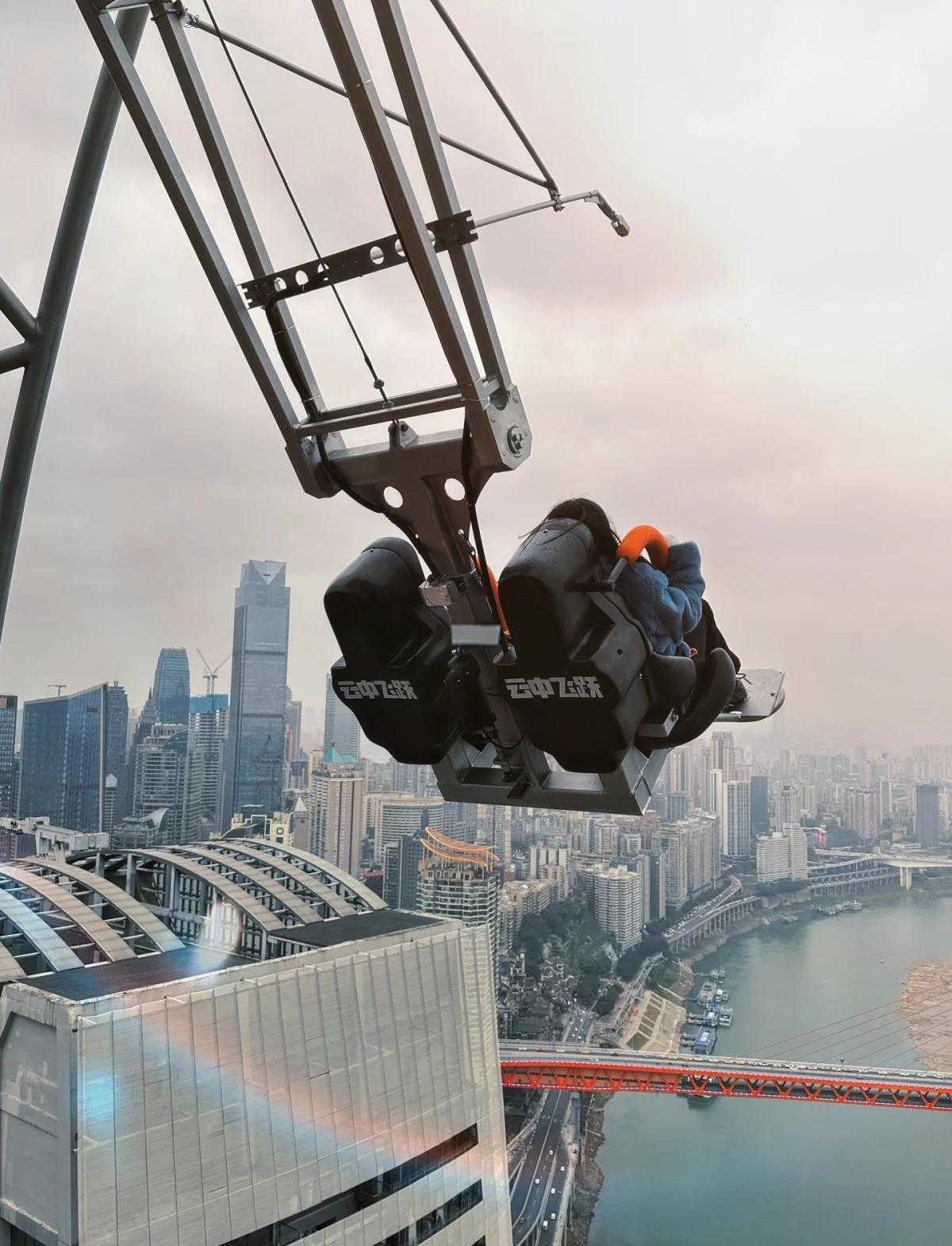 高空俯冲体验，突破自我的极限挑战的简单介绍