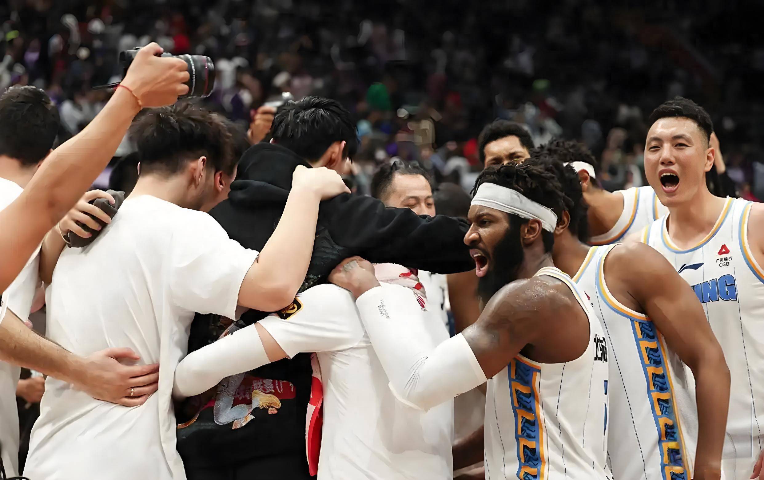篮板优势：北京抢得49个篮板，攻守两端表现出色！
