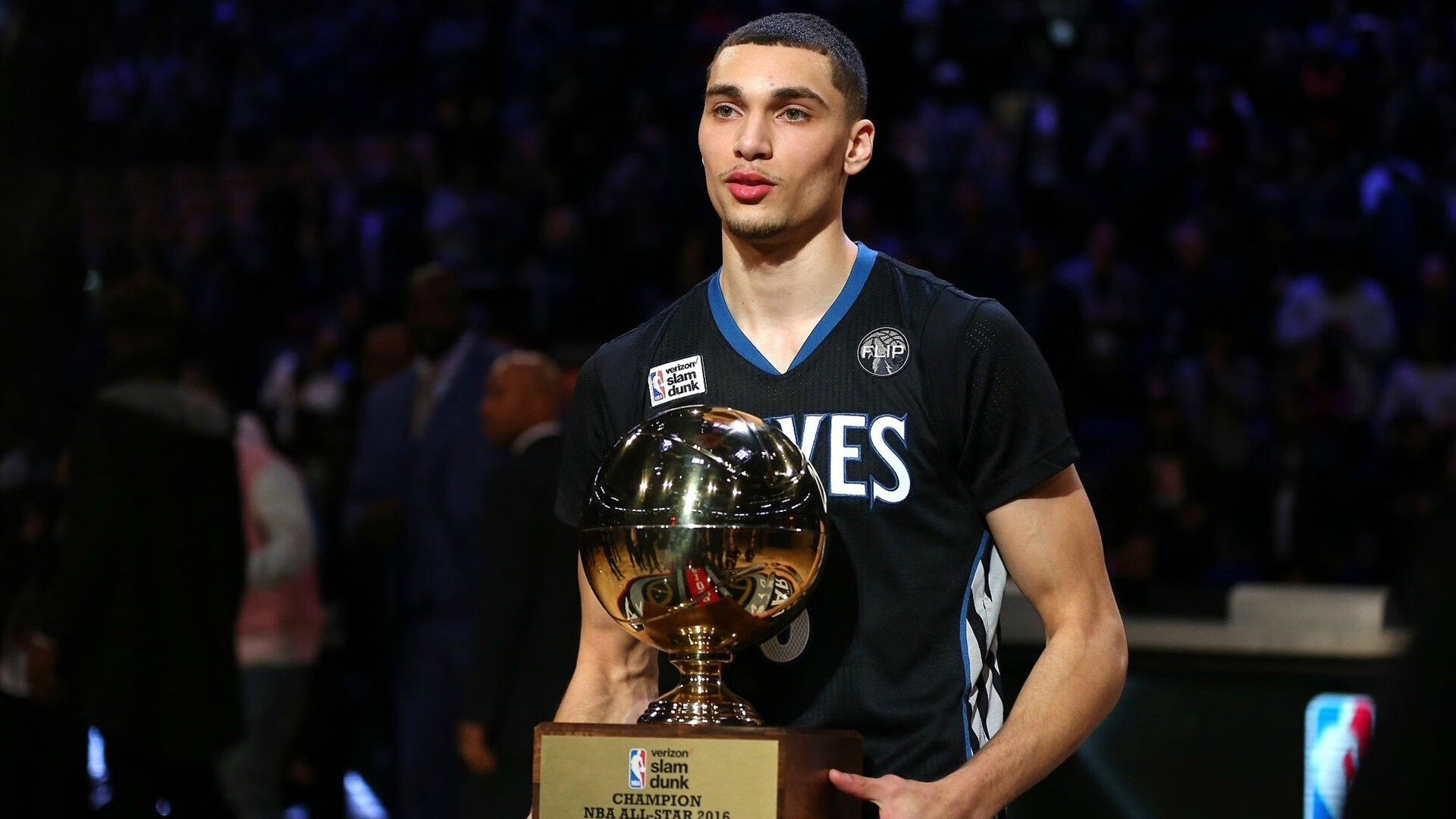 《虚拟偶像助阵线上赛事，为电竞注入新活力》，虚拟偶像官网