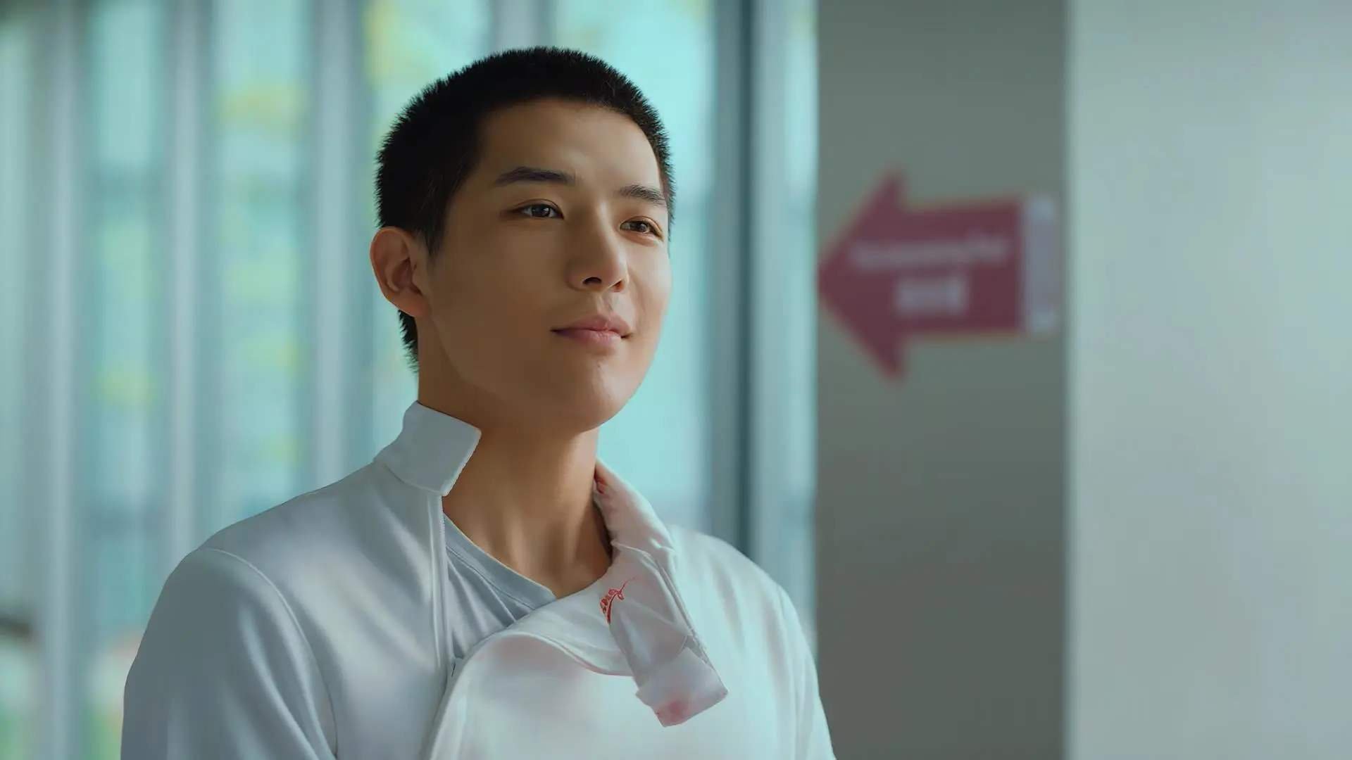 阿伊塔娜·邦马蒂蝉联女子金球奖，巴萨中场再创辉煌