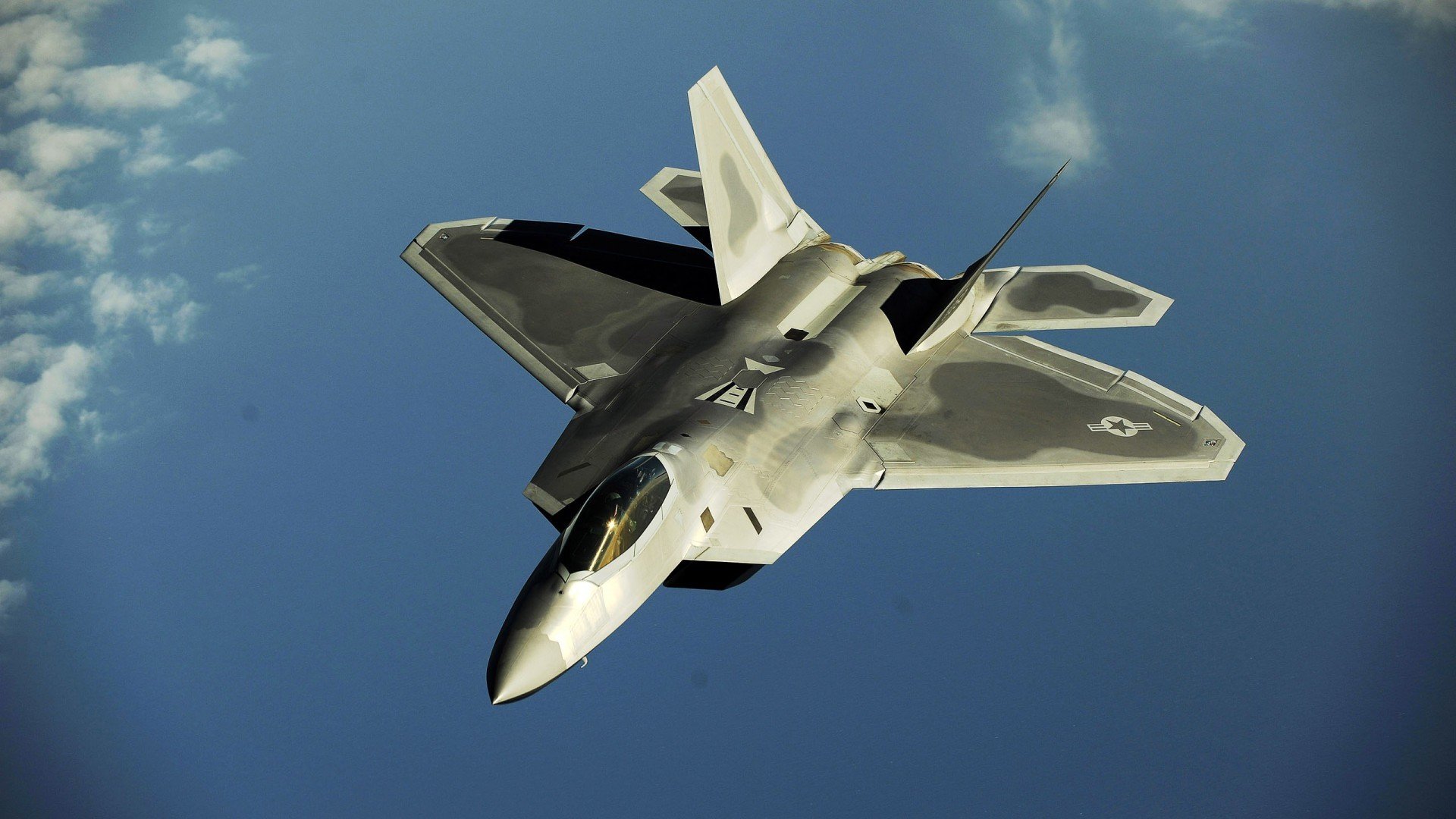 王楚钦登顶世界排名榜首振奋国乒,王楚钦参加世乒赛吗